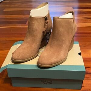 TOMS Hadley Women's Tan Suede Ankle Booties - Brand New Size 6.5